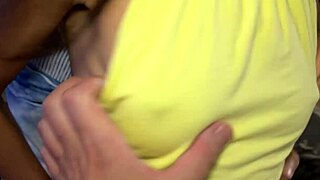 अनफेथफुल वाइफ पार्टी में स्ट्रेंजर्स को बैंग करती है जबकि ककॉल्ड बस हेल्पलेसली शॉक में वॉच करता है