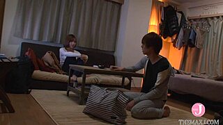 元カノが引っ越してきての奇妙な生活、衝撃的！