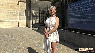 Kim, kurvikas ranskalainen MILF ottaa kovan anaalin villissä kohtauksessa