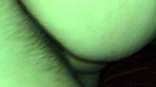 Libby Lust se preface că doarme în timp ce primește creampie furișat în distracție acasă