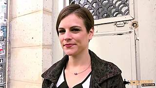 Marie, divja brineta, hrepeni po dvojnem penetraciji v evropski amaterski akciji