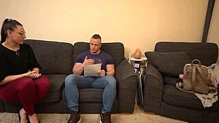 Hed stor røv pawg går til jobsamtale og får uventet creampie action