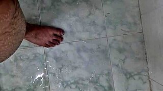 Meninggalkan kontol gue bersih buat kamu nyedot