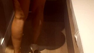 Дикий ебля в жопу в мотеле у gloryhole на Новый год!