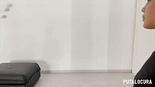 Putalocura brasileira com bunda perfeita engole carga do torbes na pillada