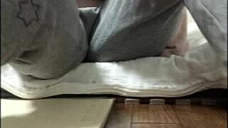 日本女孩独自在镜头前自慰