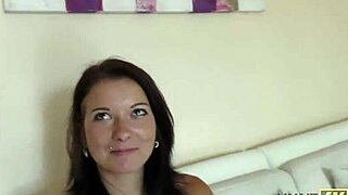 Hunt4k Denisse πάει Πράγα για άγρια διασκέδαση, όχι βαρετά μουσεία. Νεαρή 18+ Τσέχικη έφηβη 18+ ανταλλάσσει σεξ για χρήματα