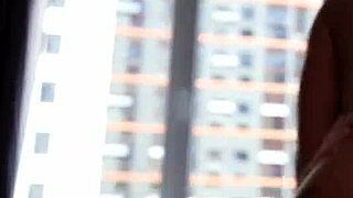 데이트 스킵하고 레라 머르와 마틴 스펠의 문 앞 액션