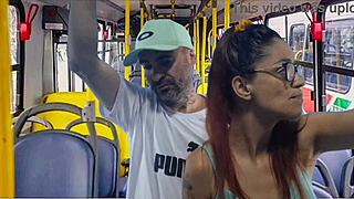 よ、バスの中で女子学生を痴漢して犯す