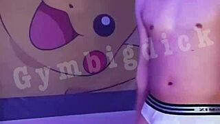 英俊亚洲男同性恋情侣享受无套性爱在家录制