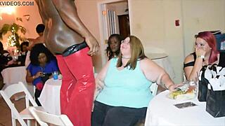 Sono Scioccato dalla Spogliarellista Giamaicana che Sorprende Queste Milf Calde con Trucchi Orali