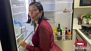 Volim da zavodim strance kao dostavljača, sisam kurac i punim pičku