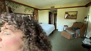 Madrastra siente tus nervios en momento de ducha caliente