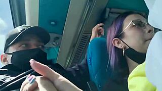 哎呀，我搞砸了！公共汽车上口交和性交内射！