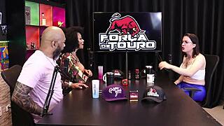 Føler mig overvældet af Melissa Leal i gennemsigtig rød