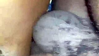 Fata dulce de alături își deschide pizda în distracția din cămin! 😍