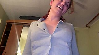 Dziwka mówi, że kocha ssanie, jazdę i anal do ust z cumshotem POV