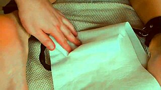 Širim joj dupe široko za tebe na veb kameri