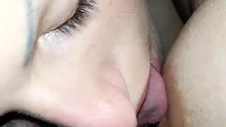 Jem sočni neobriti pički svoje pastorke