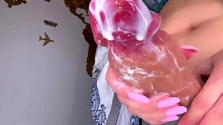 Млечната заварена майка получава ликане на кур от заварения син в кухнята, какво става тук?