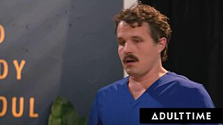 見てよ、妊娠中のSiri DahlがCodi Voreに見つめられながら犯される