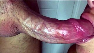 Regarde cette collection de gros jets de sperme dans la bouche des étudiantes