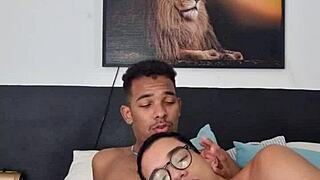 Слаб тинк поема дебел черен кура в тесен задник за сурова доминация