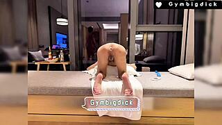 哟，帅气亚洲男同性恋情侣无套后入很热！🔥