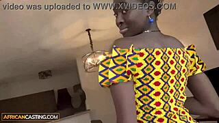 Modelo africana enganada para ação hardcore no ensaio de biquíni