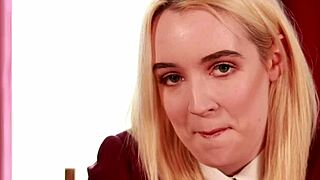 Hvad Gemmer Sig Under Den Britiske Studerendes Skørt for Dig?