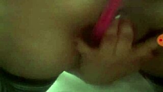 Linda Teniendo Un Squirting Orgasm In Lingerie