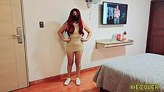 Modelando para mi amigo y nos calentamos