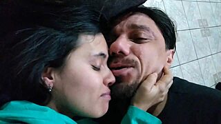 Ninfetinha novinha fode velho bluezao com pegação gostosa