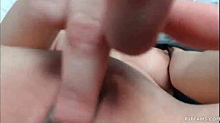 i watched this hot brunette masturbatin her pussy on webcam, it was so sexy