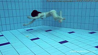 Wow, Roxalana Cheh is one sexy redhead underwater 😍