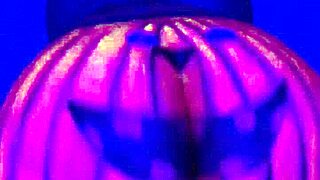twerking the pumpkin in amateur couple scene