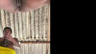 I went up to the neighbor's roof, she was hanging clothes, I jerked off on her skin and came a lot