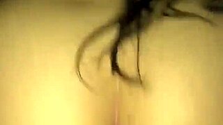 Safada Sentado Gemendo Alto No Primo!