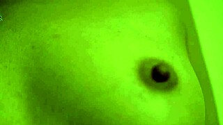 Sissi Boldly Flashes Her Wonderful Body