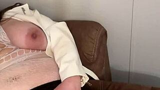 Minxycme suggestively sucks dildo with brunette milf