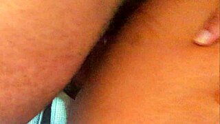 Comendo e gozando na rabuda