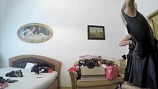 Man, I seen girls backstage in leather, no panties, showin’ pussy n’ ass!