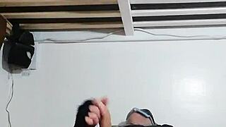 Ladyboy Reitet Das Erste Mal Einen Dildo in Solo Action