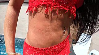 I twerk my big ass in a short dress with no panties, feelin so sexy