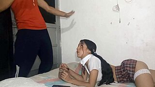 La Joven Y Hermosa Colegiala Espera A Su Hermanastro Para Hacer Unas Tareas Del Colegio - Me Encanta Follar Después Del Colegio En Medellín