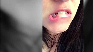 Mi Sexy Hermanastra Crystal SE MASTURBA y SE DESNUDA Para Mi!