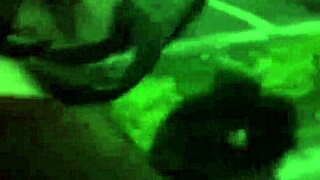 Encuentro una inocente culona de tetas pequeñas en el parque. ACEPTA FOLLAR en motel por dinero!