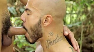 Fodendo gostoso no matagal