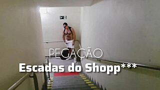 encontrei dois caras transando nas escadas do shopping... participei! 😜