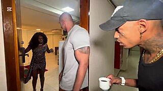 Pretinha Quente De 18 Anos Fode Com 2 Enquanto O Marido Grava